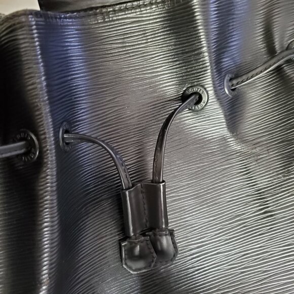 Authentic Louis Vuitton Sac a Dos Drawstring Backpack Epi Leather Black main image 14